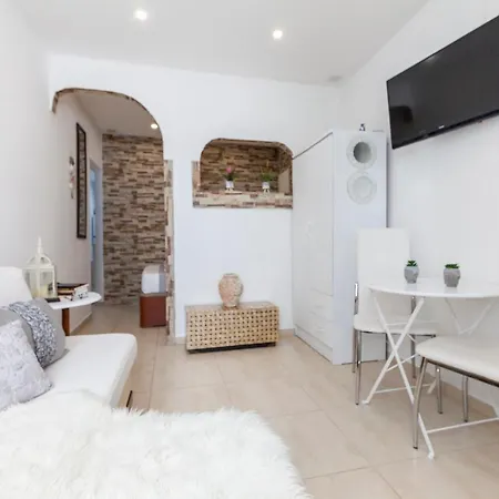 Governors Row Apartment *