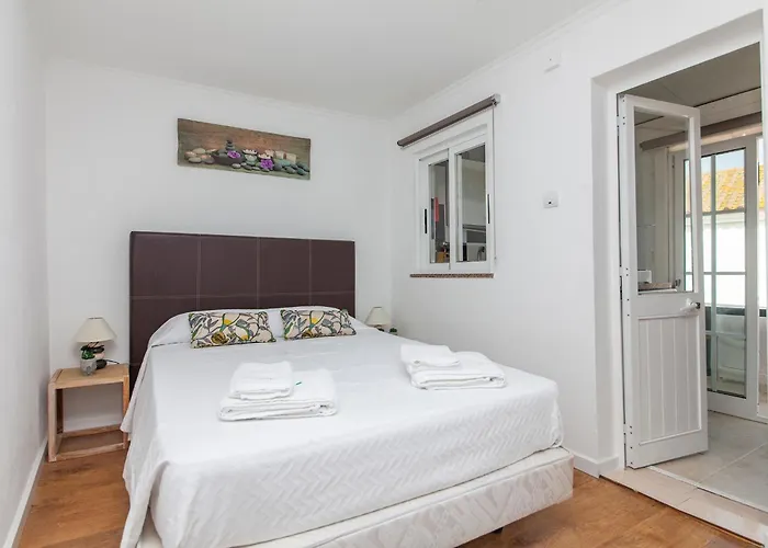 Governors Row * לאגוּ‏ש