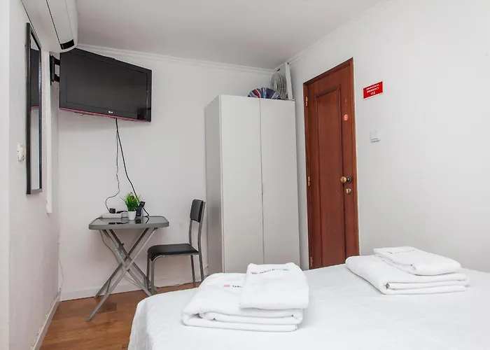 Governors Row לאגוּ‏ש